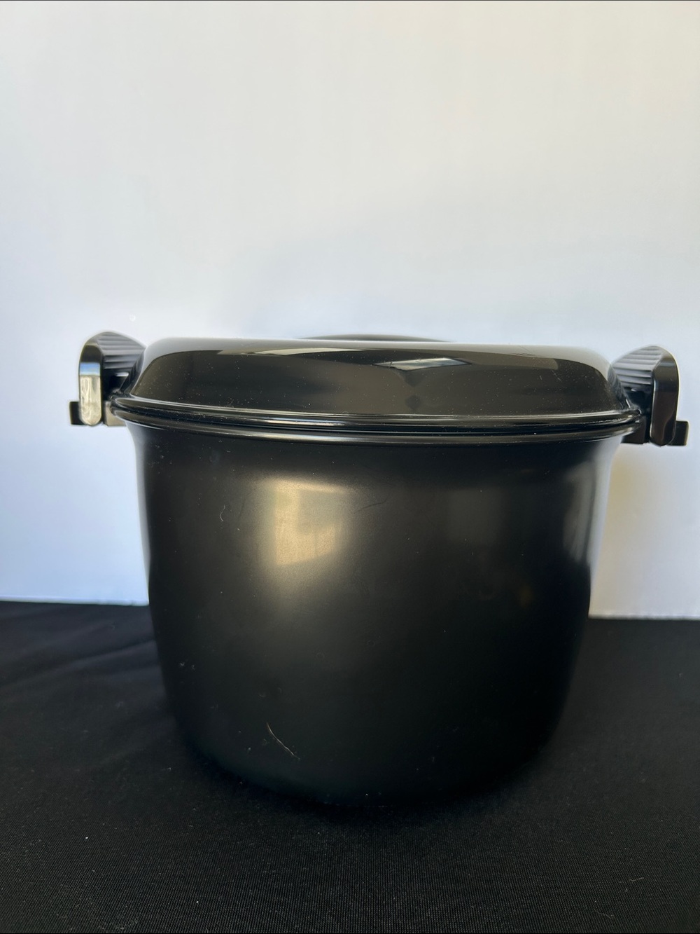 Pampered Chef Black Covered Mixing Bowl with Handles